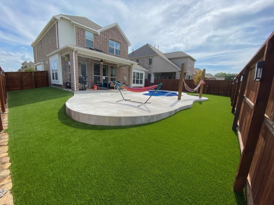 Pool deck and artificial turf built by BBP Pavers in the Bay Area